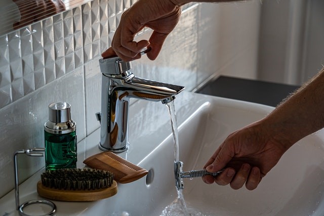 Come curare la barba con un rasoio di sicurezza